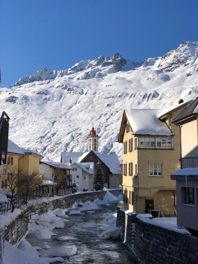 Alpine Haus Apartment Goschenen Bagian luar foto